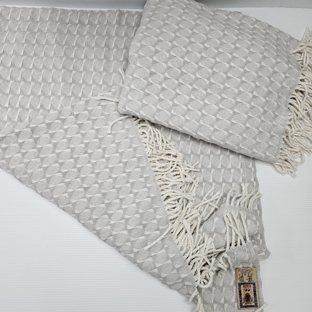 Mora Son De Abrigo Spain 2 Throw Blankets Cotton Blend Textured Weave Gray Cream